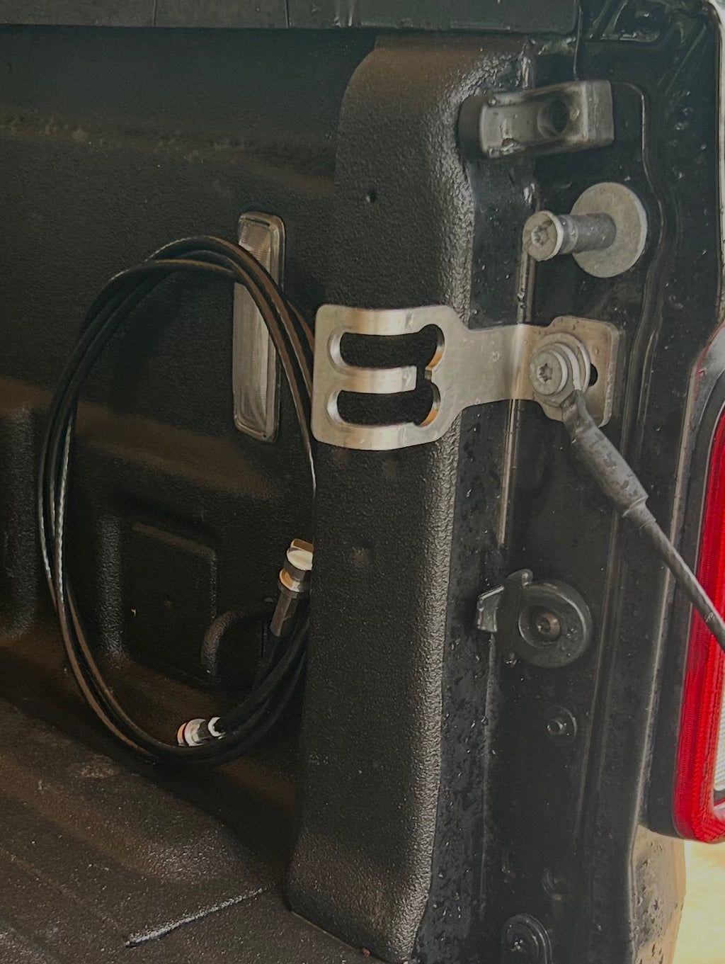Bracket installed on Jeep Gladiator 